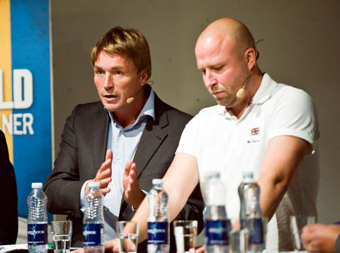  Thomas Bodström, författare, pappa, fotbollsspelare och fan och Patrik 