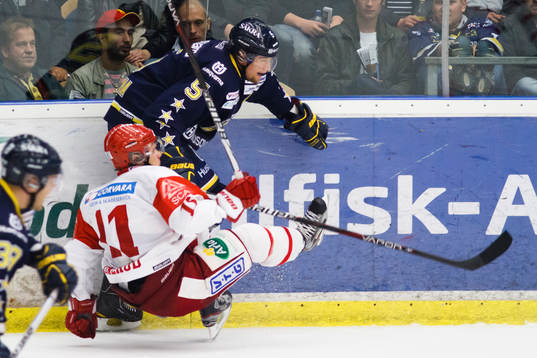 Simon Önerud, Timrå, faller bakom Mikko Luoma, HV71