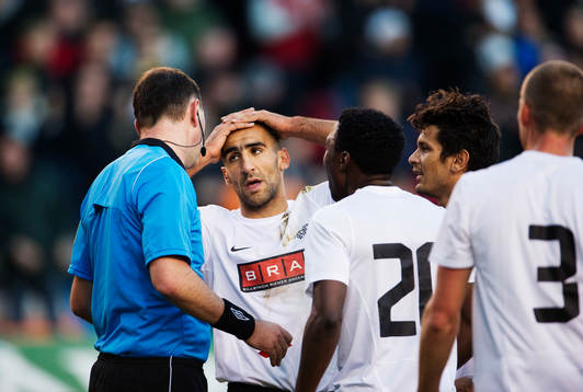 Mohammed Ali Khan, Häcken, är uppgiven när domare Jonas