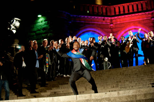  May Mahlangu. SM-guld, Svenska Mästare 2011, pokal,  jubel, glädje.