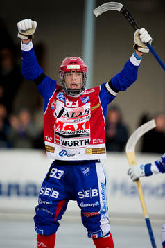  Mikael Lindberg, Kungälv, gör mål på hörna, jubel