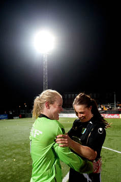  Kristin Hammarström, målvakt, Johanna Almegren, Kopparbergs/Göteborg, jubel.