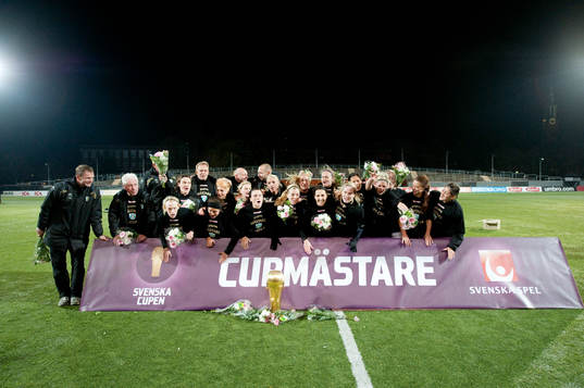  Kopparbergs/Göteborg, jubel. Lagbild, pokal.