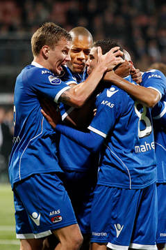  Adam Maher, AZ, jubel efter sitt  0-1 med Pontus Wernbloom och Charlison Benschop.