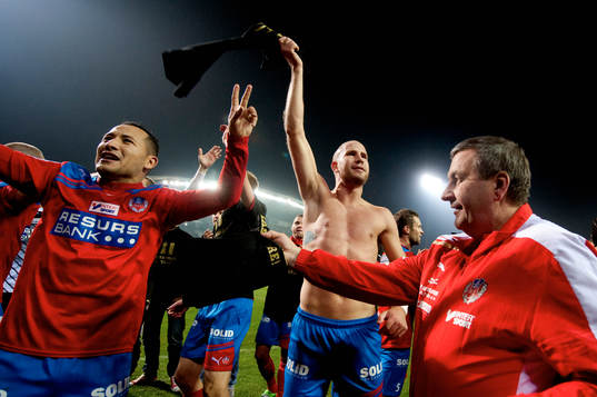  Helsingborg - Kalmar: Rachid Bouaouzan, Mattias Lindström, jubel, Helsingborg firar guldet i Svenska Cupen.