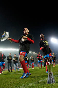 Rachid Bouaouzan, May Mahlangu, dansar kring bucklan,