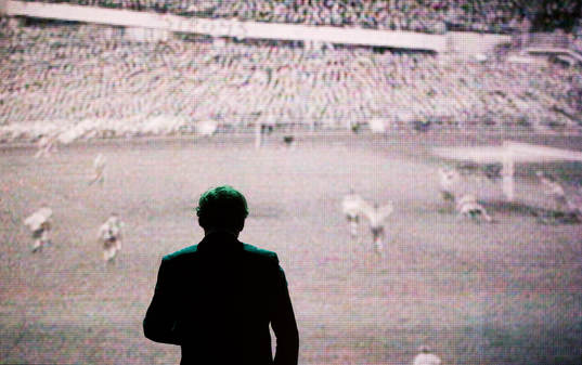 Michel Platini, ordförande UEFA, delade ut Hederspriset