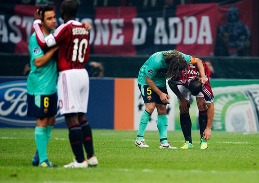 Carles Puyol, Barcelona, är framme och pratar med Zlatan