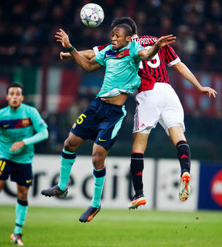 Seydou Keita, Barcelona, i en luftduell med Gianluca