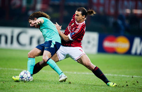 Carles Puyol, Barcelona, i en duell med Zlatan Ibrahimovic,