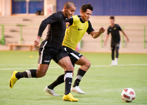 Mohammed Ali Khan, Andres Vasquez, Häcken