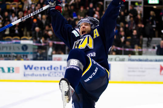 Bla gjennom flere bilder av David Petrasek