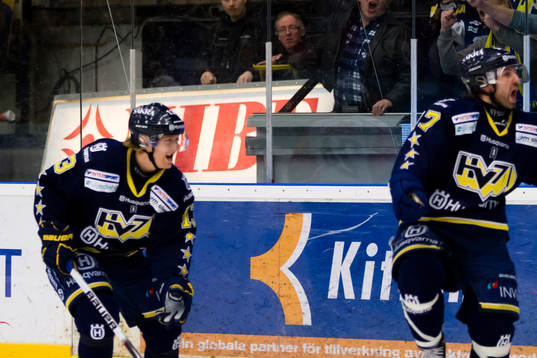 Oscar Sundh, HV71 och Per Ledin, HV71 jublar