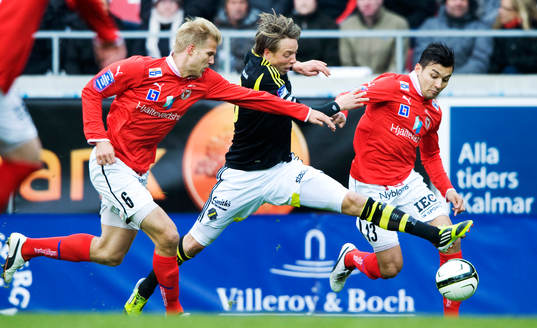  Viktor Lundberg, AIK mot Paulus Arajuuri och Emin Nouri, Kalmar.