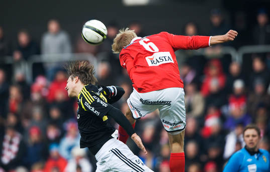  Paulus Arajuuri, Kalmar och Viktor Lundberg, AIK