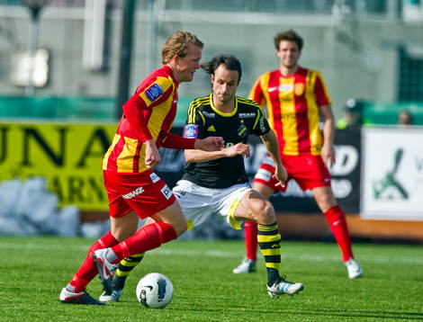  Anders Bååth, Syrianska och Helgi Danielsson, AIK.