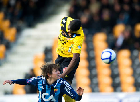 Dominique Kivuvu, Mjällby, högre än Kasper Hämälainen,