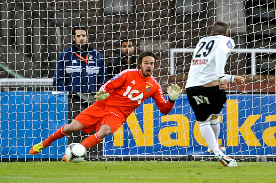 Valdet Rama, Örebro gör 0-1 målet på straff bakom Tommi