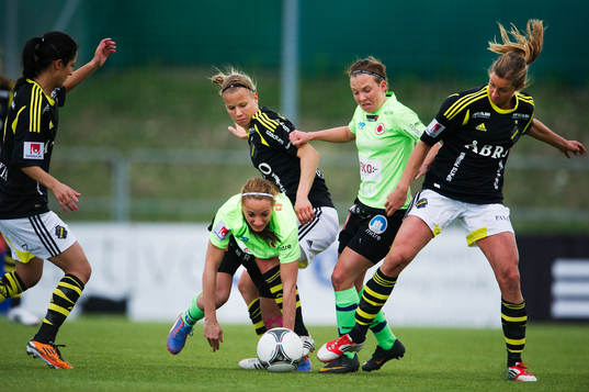 Kosovare Asllani, Kristianstad, och Maija Saari, AIK