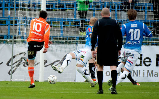 Adam Chennoufi, Umeå gör 1-0