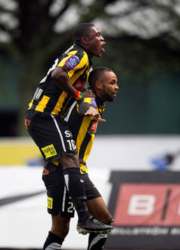  1-0. Abdul Majeed Waris, René Makondele, Häcken, jubel.