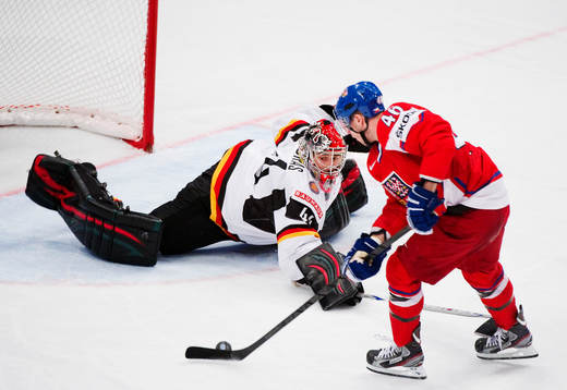 David Krejci, Tyskland, gör 5-1 bakom Dennis Endras,