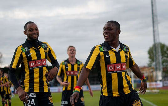 Abdul Majeed Waris,  Häcken, gör 2-0, jubel René Makondele