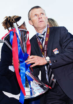 Patrice Lair, tränare Olympique Lyonnais, pokal