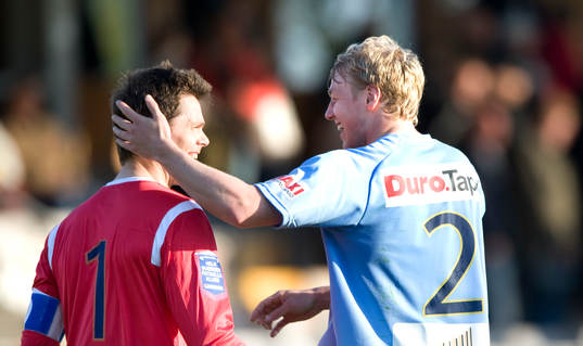 Slutsignal, Olof Mård kramar Mattias Hugosson, Gefle