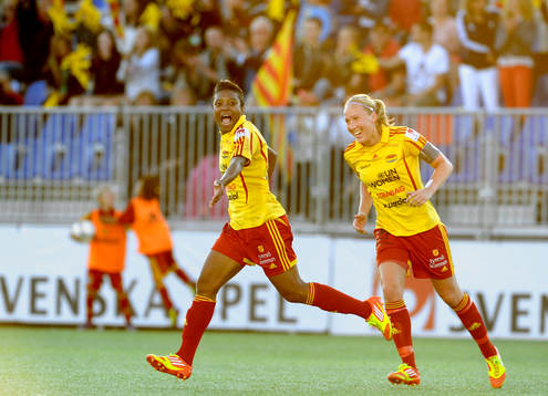 Elaine, Tyresö jublar fotbollsmatchen i Damallsvenskan mellan Tyresö och Kristianstad 20 september 2012 i Stockholm .