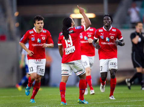  1-1. Kalmar kvitterar. Emin Nouri, Jonathan McDonald, Papa Alioune Diouf, Kalmar, jubel.