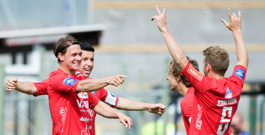  1-0 Freddy Söderberg, Öster, tackar Stefan Karlsson för passningen. Jubel.