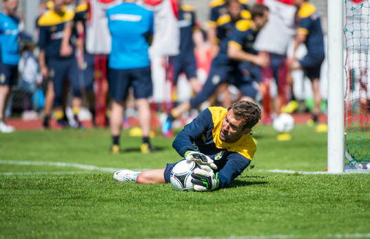  Sverige tränar i Visby inför EM. Andreas Isaksson, målvakt