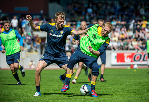  Sverige tränar i Visby inför EM. Sebastian Larsson och Christian Wilhelmsson