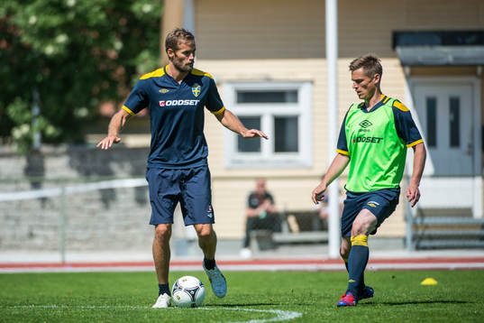  Sverige tränar i Visby inför EM. Olof Mellberg och Markus Rosenberg