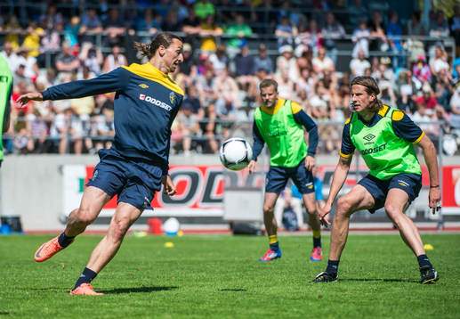  Sverige tränar i Visby inför EM. Zlatan Ibrahimovic och Jonas Olsson