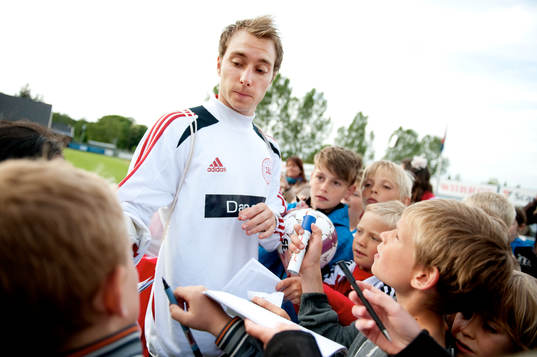 Bla gjennom flere bilder av Fotboll, Danmark, landslag, träning