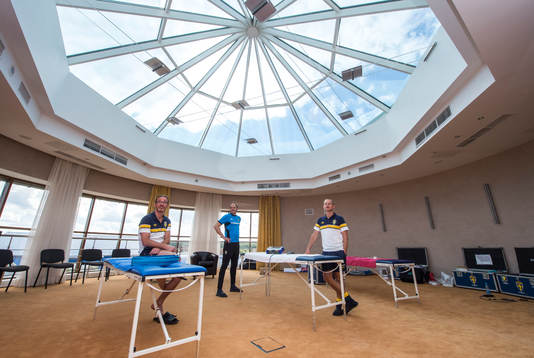 Rundvisning på spelarhotellet. Spelarhotell, hotell.