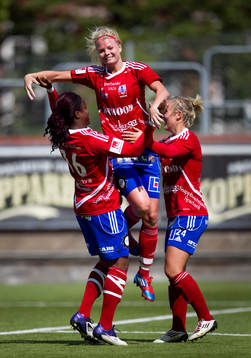  Emma Sjödahl, Vittsjö, gör 2-1.  Danesha Adams, Emma Sjödahl, Kirsty Yallop, jubel.