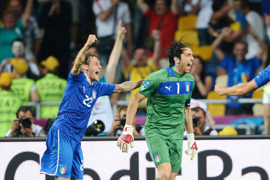  Alessandro Diamanti och Gianluigi Buffon, målvakt, glädje, jubel