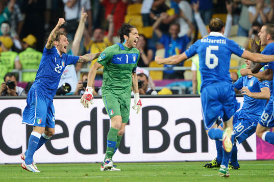  Alessandro Diamanti och Gianluigi Buffon, målvakt, glädje, jubel