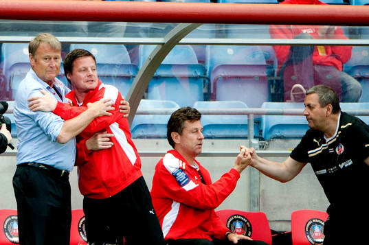  Helsingborgs tränare, Åge Hareide och Stefan Schwarz jubel efter segern mot Gefle.