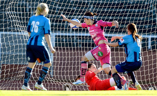 Nora Holstad Berge gör 0-1 målet till Linköping