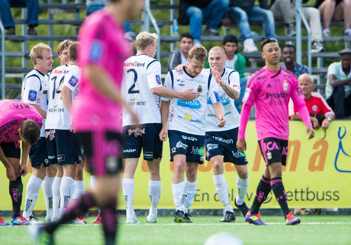  Jubel i Gefle efter 1-0 av Daniel Bernhardsson, 