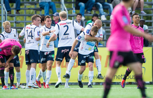  Jubel i Gefle efter 1-0 av Daniel Bernhardsson, 