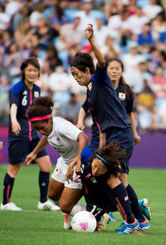  Christine Sinclair, Kanada, Yuki Ogimi, Kozue Ando, Japan.