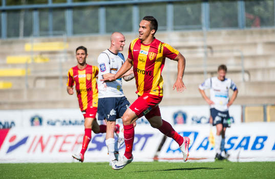  Admir Aganovic, Syrianska jublar efter 1-0