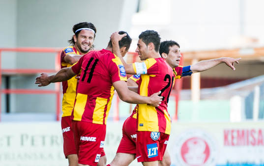 Admir Aganovic, Syrianska jublar efter 1-0