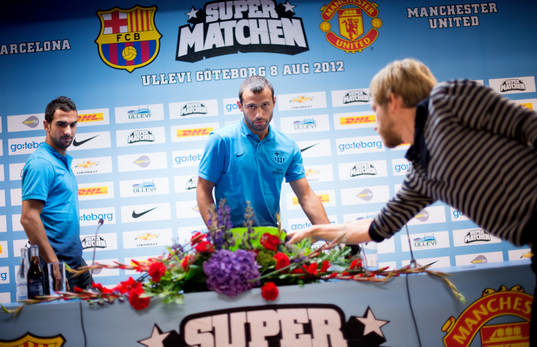  Martín Montoya och Javier Mascherano på presskonferensen innan dagens match