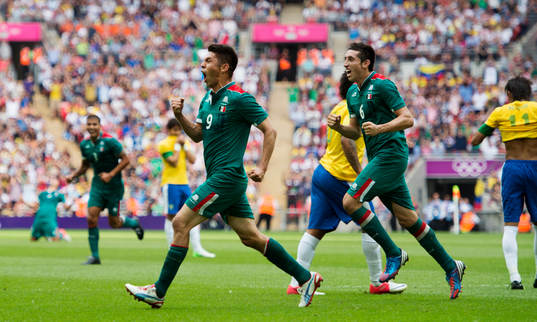  Oribe Peralta, Mexico, 2-0, jubel.